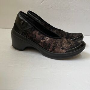 NEW WITHOUT TAGS BEE ZEES WILLOW SLIP ON‎ PUMPS IN BLACK